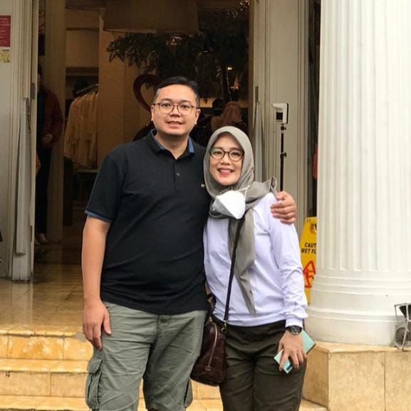 Pak Yudi dan Bu Tika